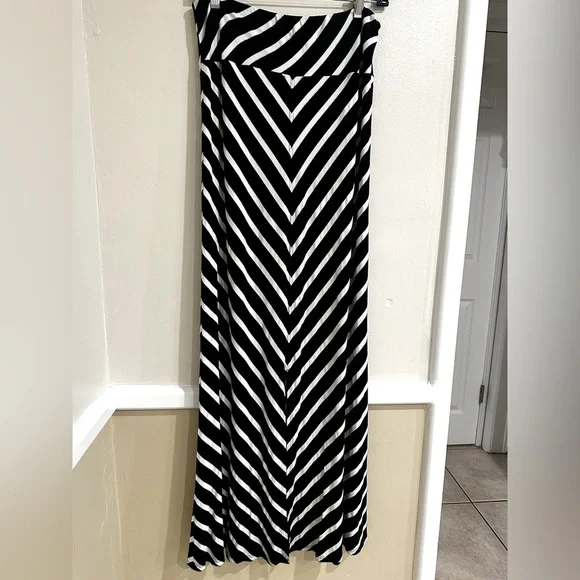 Black and White Striped - Picture 1 of 4